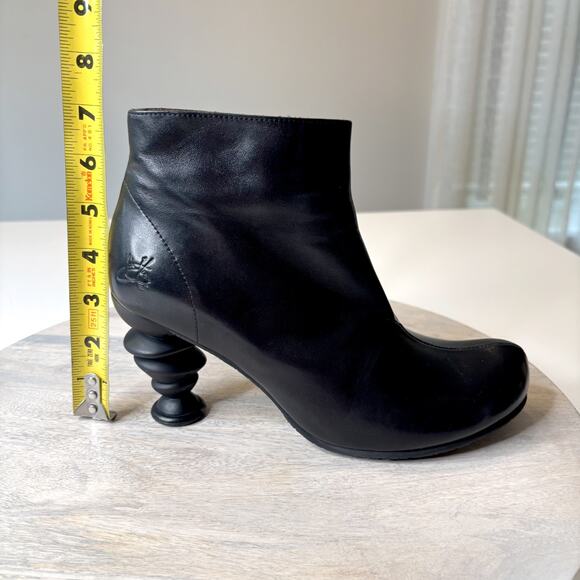 John Fluevog Elizabeth Black Leather Ankle Boots Sculpted Heel Women’s Size 7.5 - Picture 12 of 12